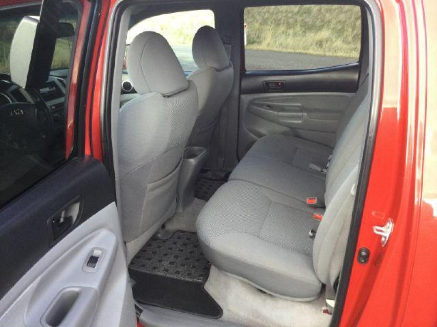 2009 Barcelona Red Metallic /Graphite Cloth Interior Toyota Tacoma Double Cab Long Bed V6 Auto 4WD (5TEMU52N89Z) with an 4.0L V6 DOHC 24V engine, 5-Speed Automatic transmission, located at 1801 Main Street, Lewiston, 83501, (208) 743-9371, 46.417065, -117.004799 - Photo#5