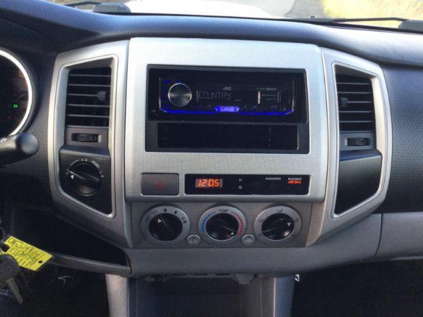 2009 Barcelona Red Metallic /Graphite Cloth Interior Toyota Tacoma Double Cab Long Bed V6 Auto 4WD (5TEMU52N89Z) with an 4.0L V6 DOHC 24V engine, 5-Speed Automatic transmission, located at 1801 Main Street, Lewiston, 83501, (208) 743-9371, 46.417065, -117.004799 - Photo#7