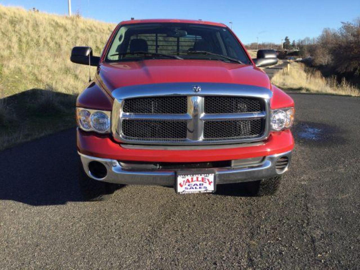 2004 Flame Red /Dark Slate Gray Cloth Interior Dodge Ram 2500 SLT Quad Cab Long Bed 4WD (3D7KU28C84G) with an 5.9L L6 OHV 24V TURBO DIESEL engine, 4-Speed Automatic transmission, located at 1801 Main Street, Lewiston, 83501, (208) 743-9371, 46.417065, -117.004799 - Photo#9