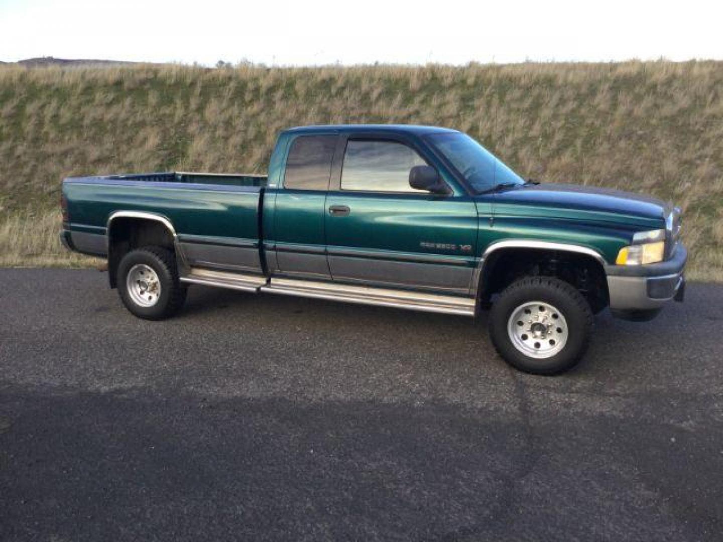 1999 Dodge Ram 2500 Quad Cab Long Bed 4WD (3B7KF23W2XG) with an 8.0L V10 OHV 20V engine, located at 1801 Main Street, Lewiston, 83501, (208) 743-9371, 46.417065, -117.004799 - Photo#15