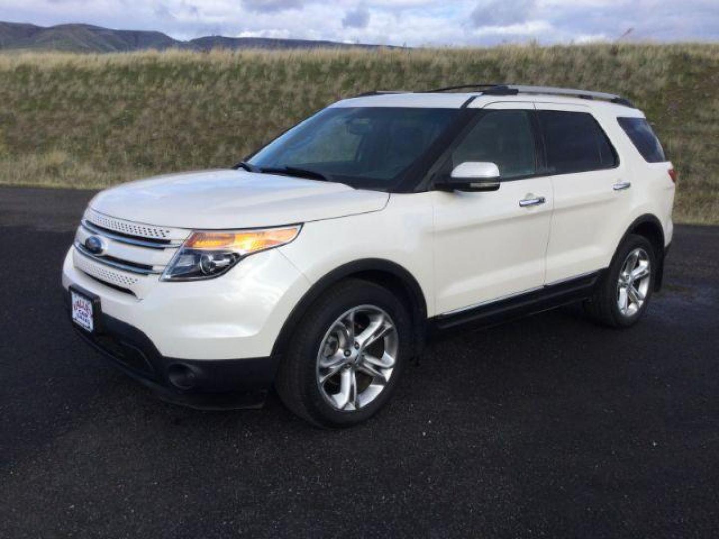 2013 White Platinum Tricoat Metallic Ford Explorer Limited 4WD (1FM5K8F88DG) with an 3.5L V6 DOHC 24V engine, 6-Speed Automatic transmission, located at 1801 Main Street, Lewiston, 83501, (208) 743-9371, 46.417065, -117.004799 - Photo#0