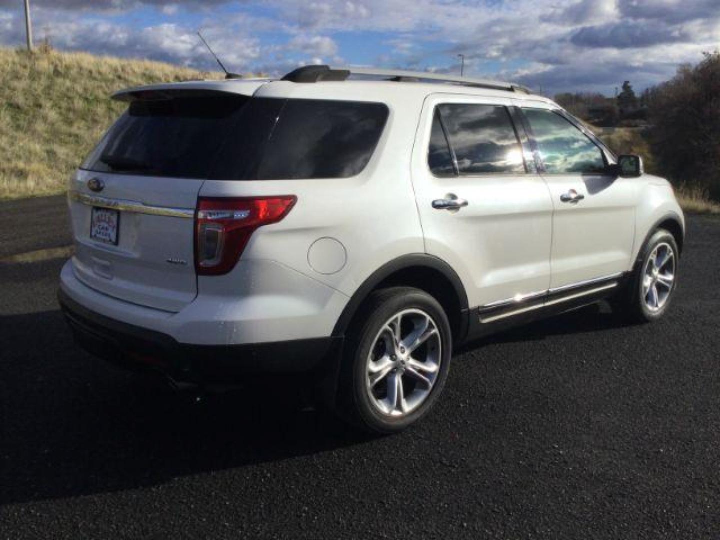 2013 White Platinum Tricoat Metallic Ford Explorer Limited 4WD (1FM5K8F88DG) with an 3.5L V6 DOHC 24V engine, 6-Speed Automatic transmission, located at 1801 Main Street, Lewiston, 83501, (208) 743-9371, 46.417065, -117.004799 - Photo#12