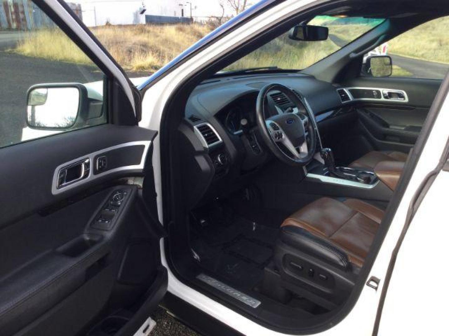 2013 White Platinum Tricoat Metallic Ford Explorer Limited 4WD (1FM5K8F88DG) with an 3.5L V6 DOHC 24V engine, 6-Speed Automatic transmission, located at 1801 Main Street, Lewiston, 83501, (208) 743-9371, 46.417065, -117.004799 - Photo#18