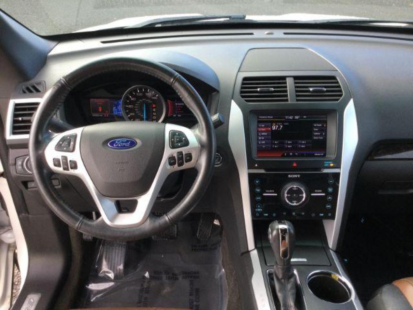 2013 White Platinum Tricoat Metallic Ford Explorer Limited 4WD (1FM5K8F88DG) with an 3.5L V6 DOHC 24V engine, 6-Speed Automatic transmission, located at 1801 Main Street, Lewiston, 83501, (208) 743-9371, 46.417065, -117.004799 - Photo#19