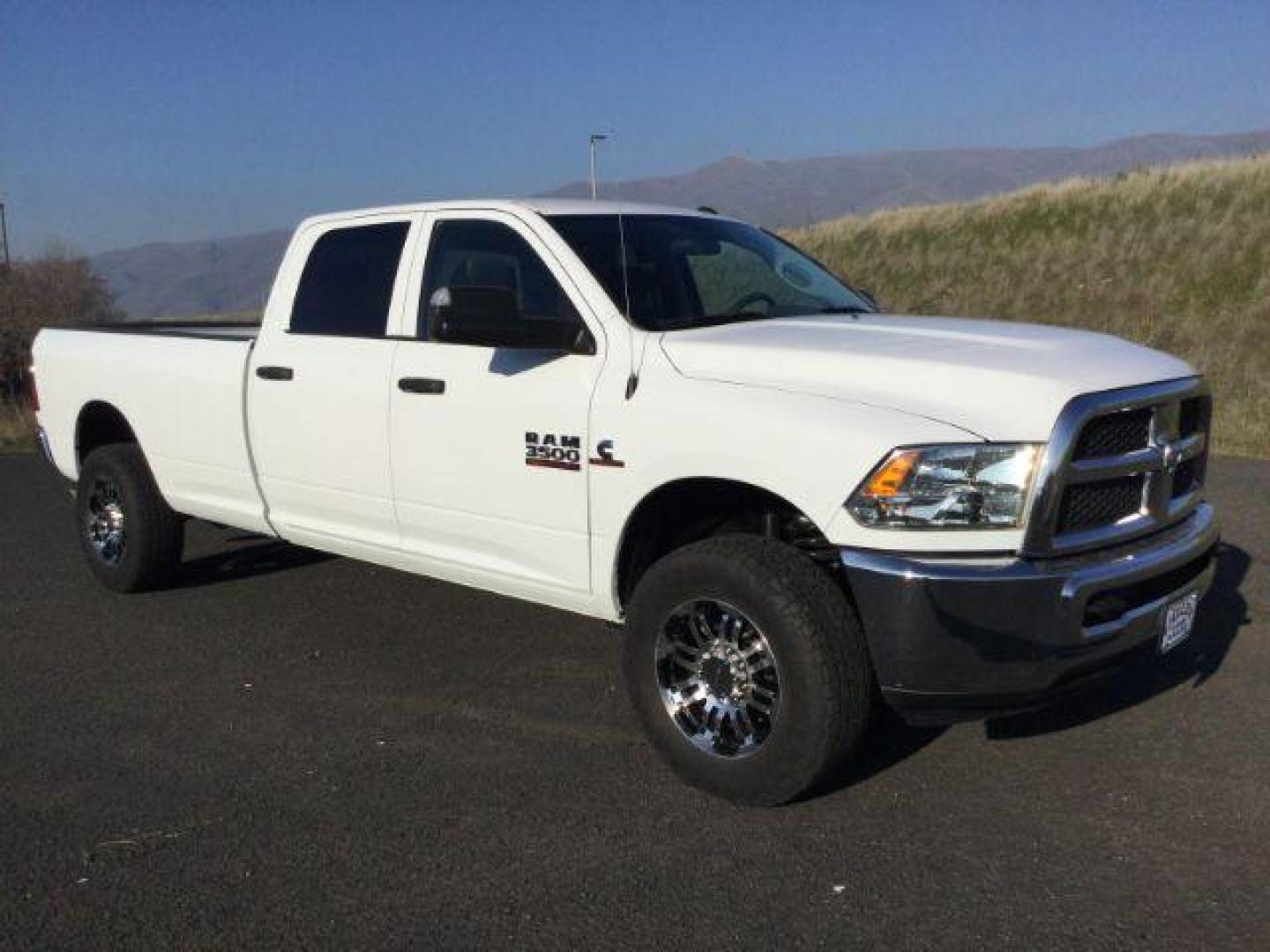 2018 Bright White Clear Coat /Black/Diesel Gray, cloth RAM 3500 Tradesman Crew Cab 4WD (3C63R3GL4JG) with an 6.7L L6 OHV 24V TURBO DIESEL engine, 6-Speed Manual Transmission transmission, located at 1801 Main Street, Lewiston, 83501, (208) 743-9371, 46.417065, -117.004799 - Photo#15