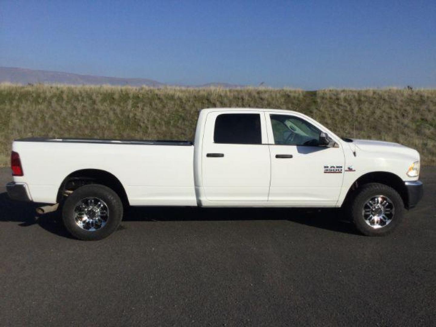 2018 Bright White Clear Coat /Black/Diesel Gray, cloth RAM 3500 Tradesman Crew Cab 4WD (3C63R3GL4JG) with an 6.7L L6 OHV 24V TURBO DIESEL engine, 6-Speed Manual Transmission transmission, located at 1801 Main Street, Lewiston, 83501, (208) 743-9371, 46.417065, -117.004799 - Photo#16