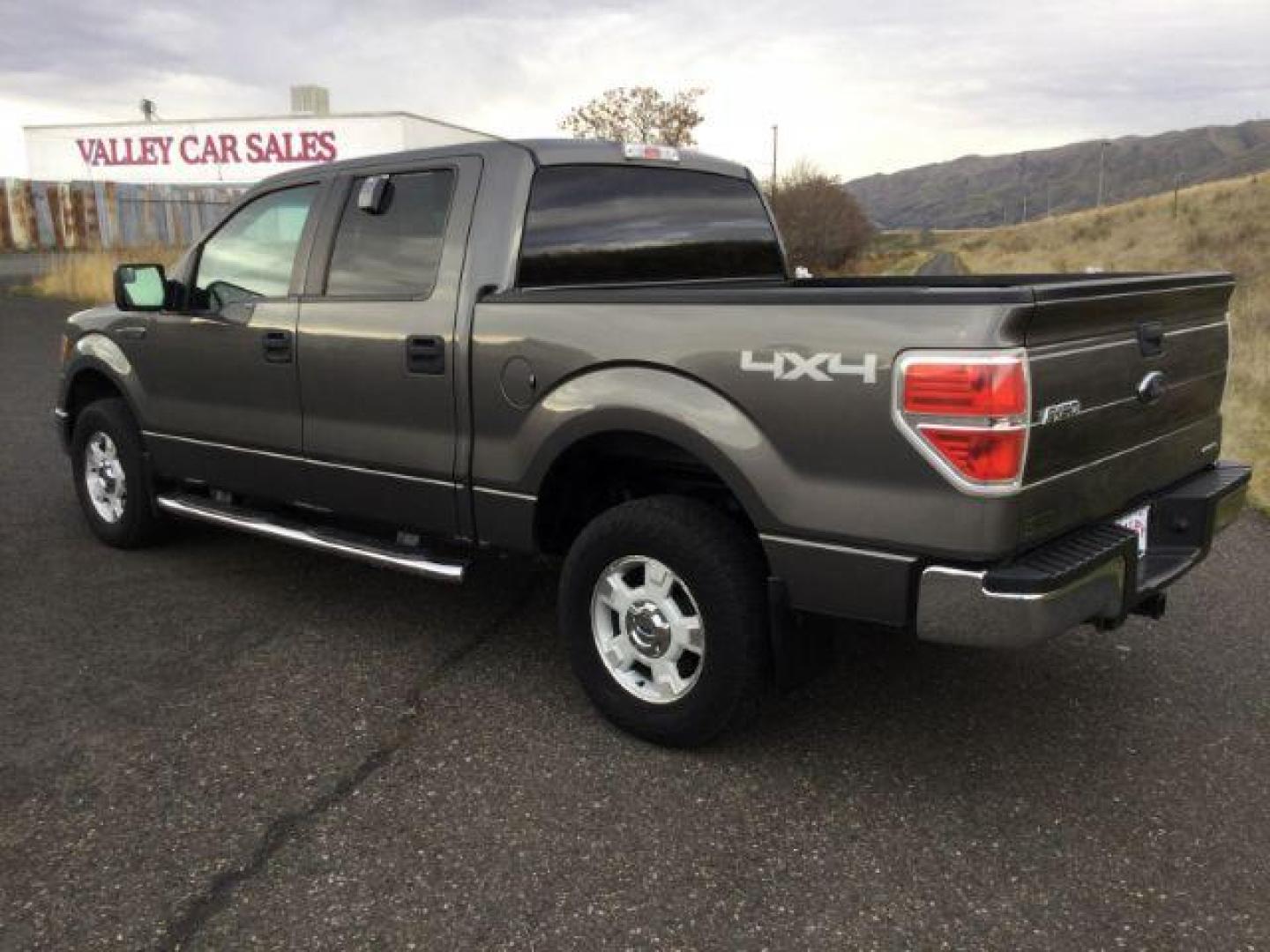 2014 Sterling Gray Metallic /Steel Gray Ford F-150 XLT SuperCrew 5.5-ft. Bed 4WD (1FTFW1EF7EF) with an 5.0L V8 engine, 6-Speed Automatic transmission, located at 1801 Main Street, Lewiston, 83501, (208) 743-9371, 46.417065, -117.004799 - Photo#2