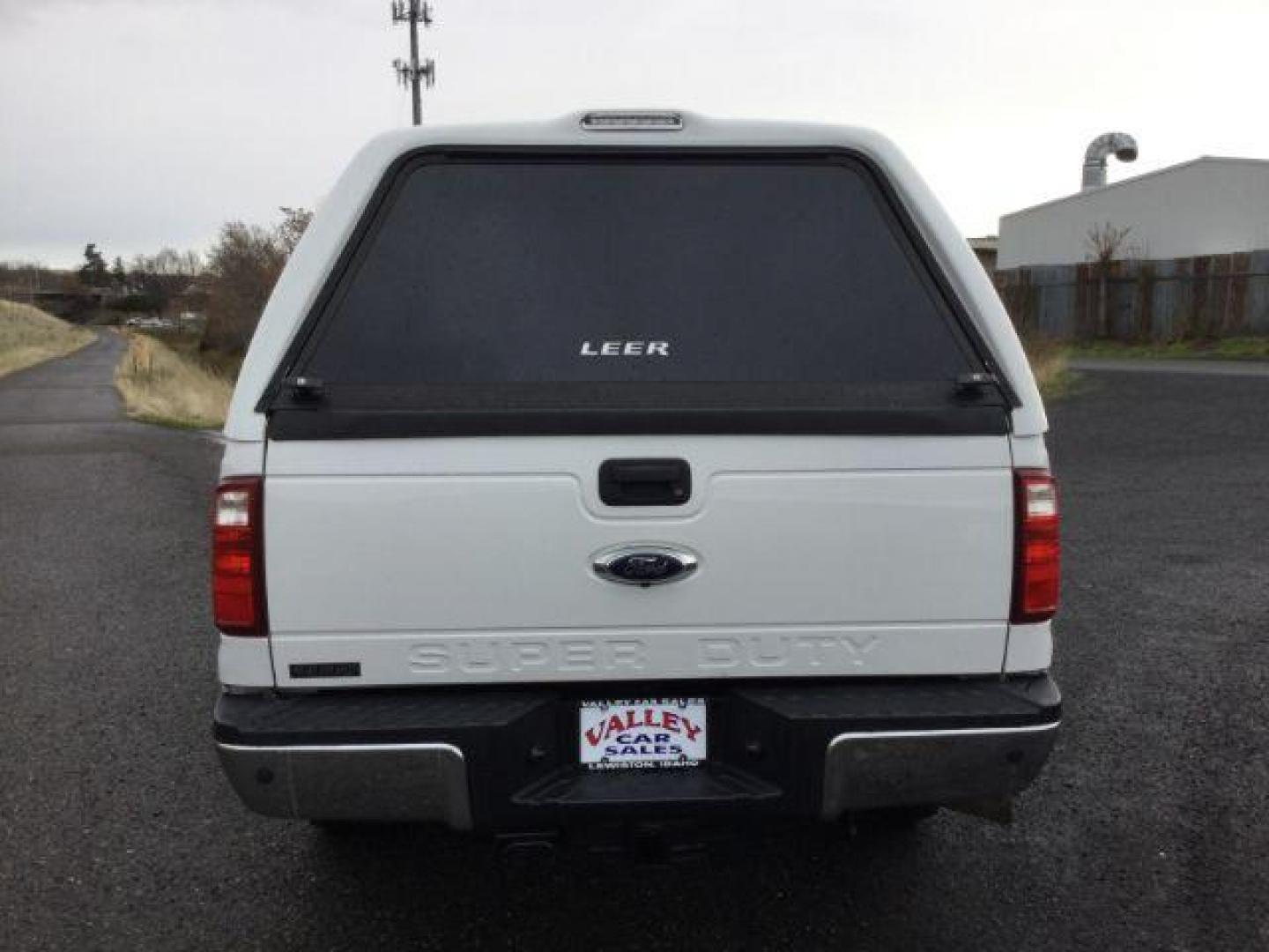 2015 Oxford White /Steel Ford F-350 SD XLT Crew Cab Long Bed 4WD (1FT7W3BTXFE) with an 6.7L V8 OHV 16V DIESEL engine, 6-Speed Automatic transmission, located at 1801 Main Street, Lewiston, 83501, (208) 743-9371, 46.417065, -117.004799 - Photo#9