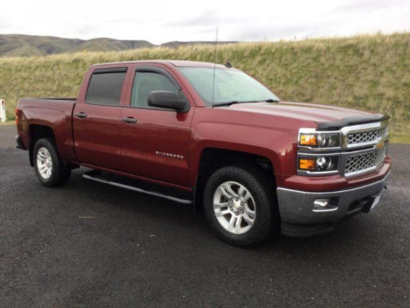 2014 Deep Ruby Metallic /Jet Black/Dark Ash Chevrolet Silverado 1500 2LT Crew Cab 4WD (3GCUKREC0EG) with an 5.3L V8 OHV 16V engine, 6-Speed Automatic transmission, located at 1801 Main Street, Lewiston, 83501, (208) 743-9371, 46.417065, -117.004799 - Photo#13