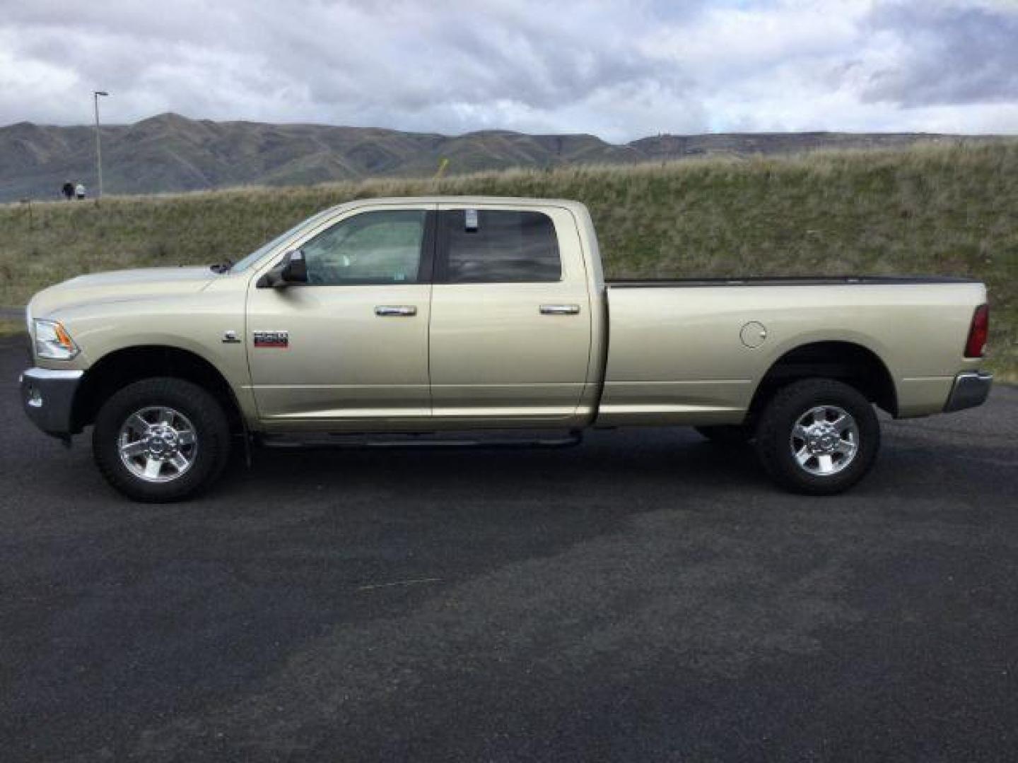 2011 WHITE GOLD /Light Pebble Beige/Bark Brown Cloth Interior RAM 2500 SLT Crew Cab LWB 4WD (3D7UT2CL4BG) with an 6.7L L6 OHV 24V TURBO DIESEL engine, 6-Speed Automatic transmission, located at 1801 Main Street, Lewiston, 83501, (208) 743-9371, 46.417065, -117.004799 - Photo#1