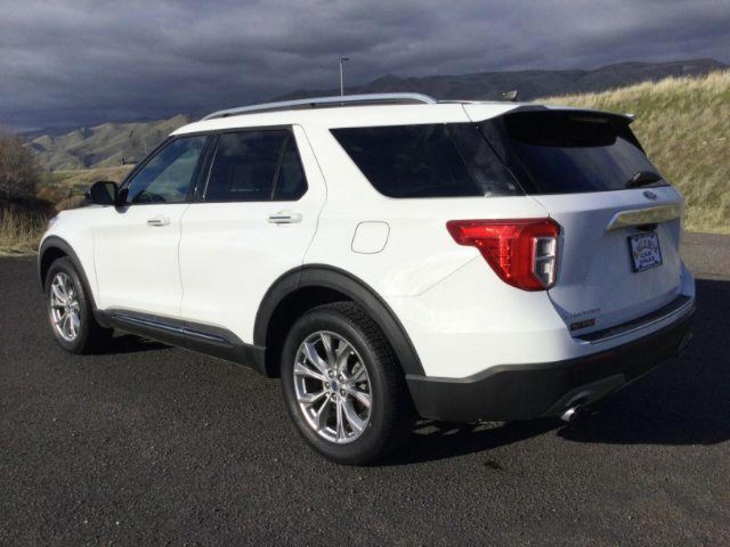 2022 Oxford White /BLACK LEATHER Ford Explorer Limited AWD (1FMSK8FH7NG) with an 2.3L L4 DOHC 16V engine, 10-Speed Automatic transmission, located at 1801 Main Street, Lewiston, 83501, (208) 743-9371, 46.417065, -117.004799 - Photo#2