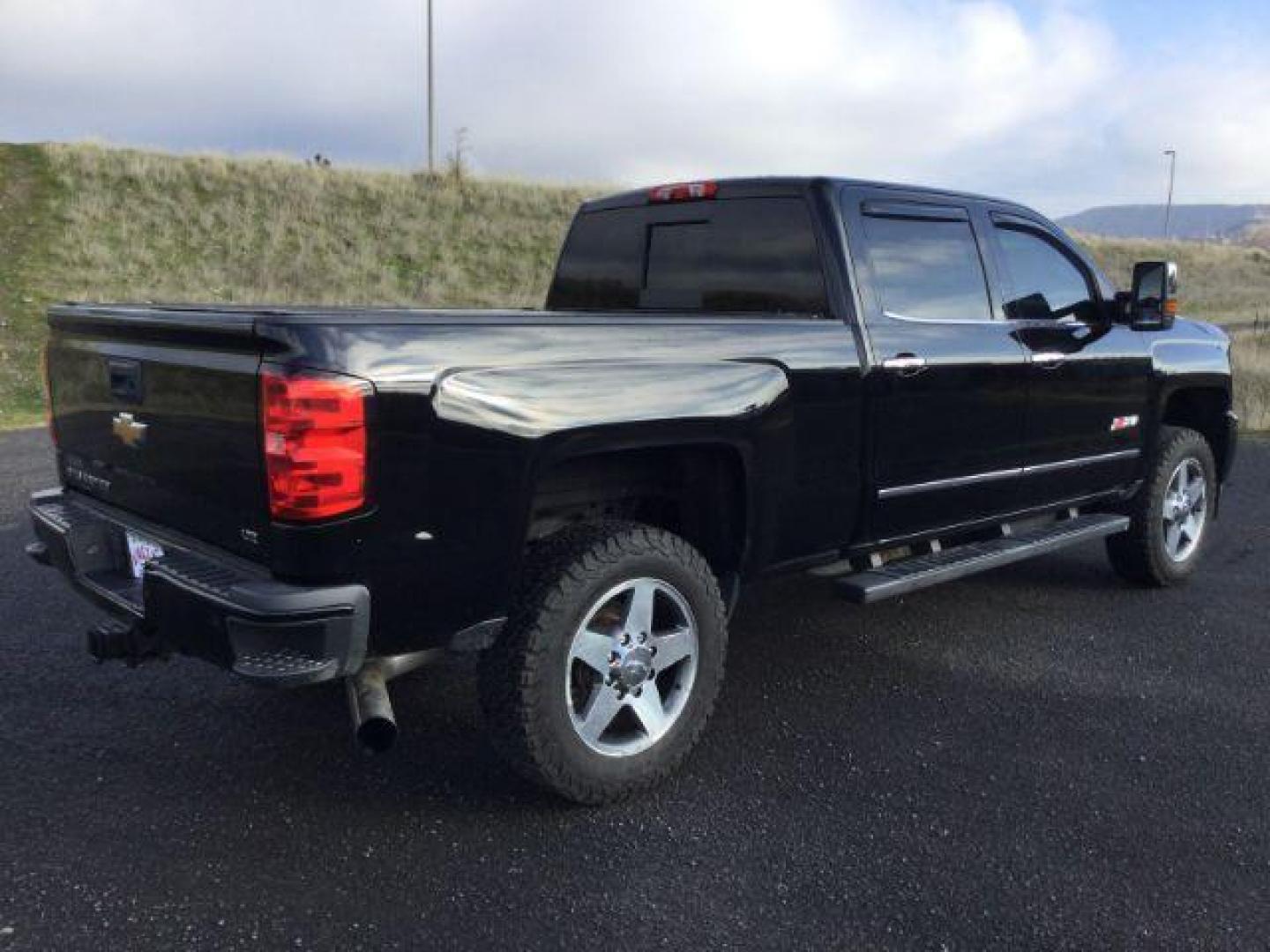 2015 Black /Jet Black Chevrolet Silverado 2500HD LTZ Crew Cab 4WD (1GC1KWE83FF) with an 6.6L V8 OHV 32V TURBO DIESEL engine, 6-Speed Automatic transmission, located at 1801 Main Street, Lewiston, 83501, (208) 743-9371, 46.417065, -117.004799 - Photo#11