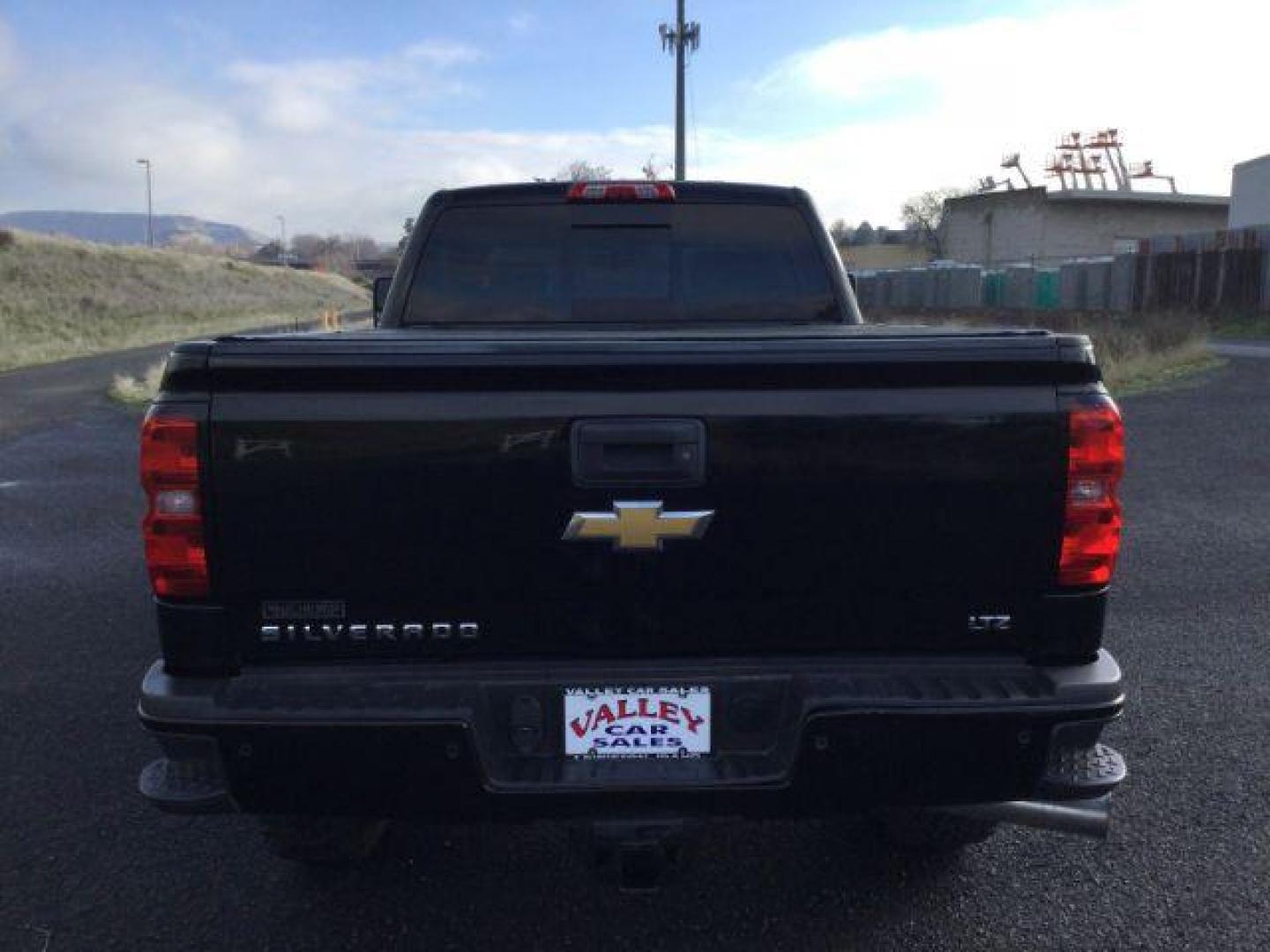 2015 Black /Jet Black Chevrolet Silverado 2500HD LTZ Crew Cab 4WD (1GC1KWE83FF) with an 6.6L V8 OHV 32V TURBO DIESEL engine, 6-Speed Automatic transmission, located at 1801 Main Street, Lewiston, 83501, (208) 743-9371, 46.417065, -117.004799 - Photo#12