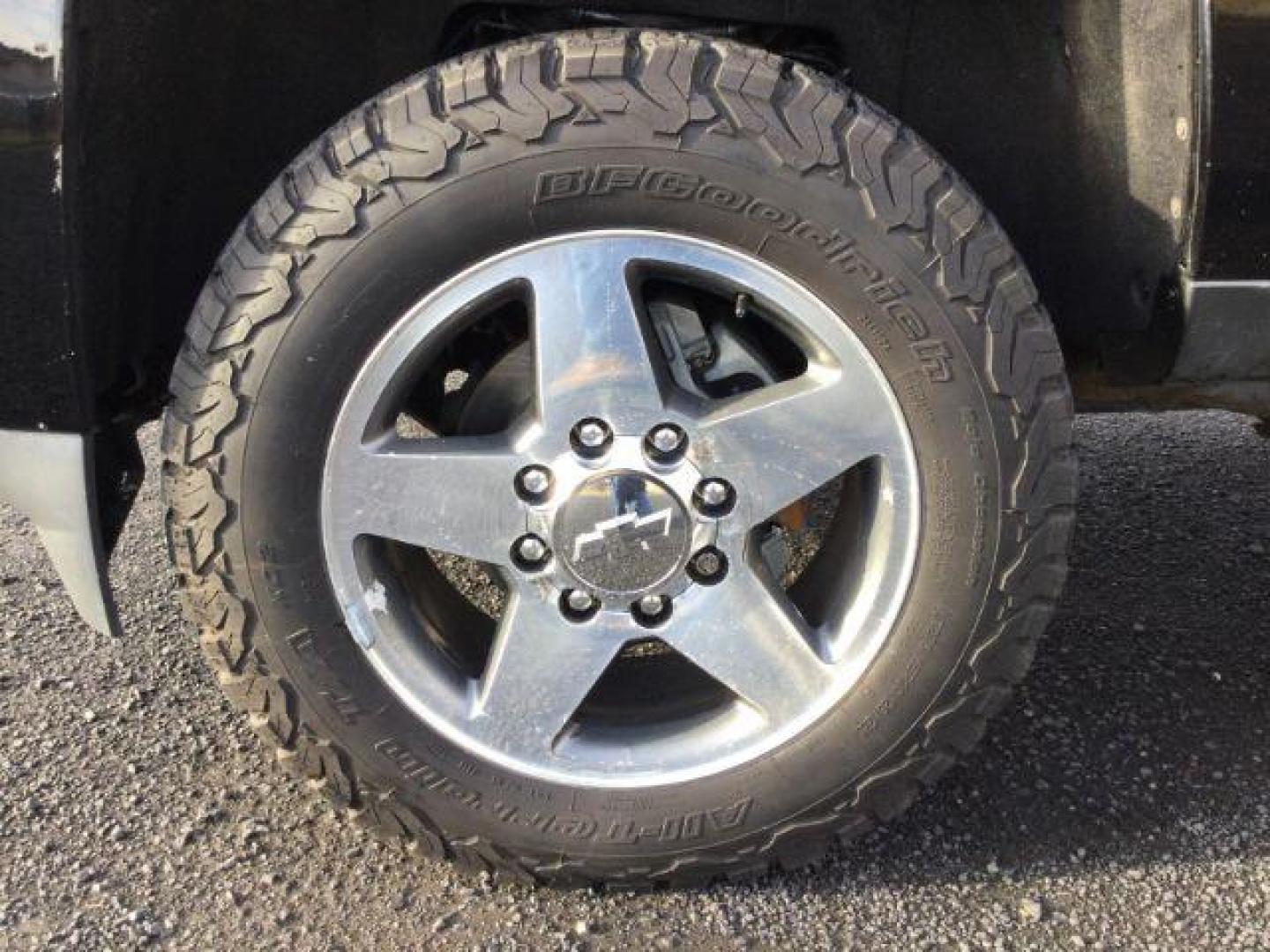 2015 Black /Jet Black Chevrolet Silverado 2500HD LTZ Crew Cab 4WD (1GC1KWE83FF) with an 6.6L V8 OHV 32V TURBO DIESEL engine, 6-Speed Automatic transmission, located at 1801 Main Street, Lewiston, 83501, (208) 743-9371, 46.417065, -117.004799 - Photo#17