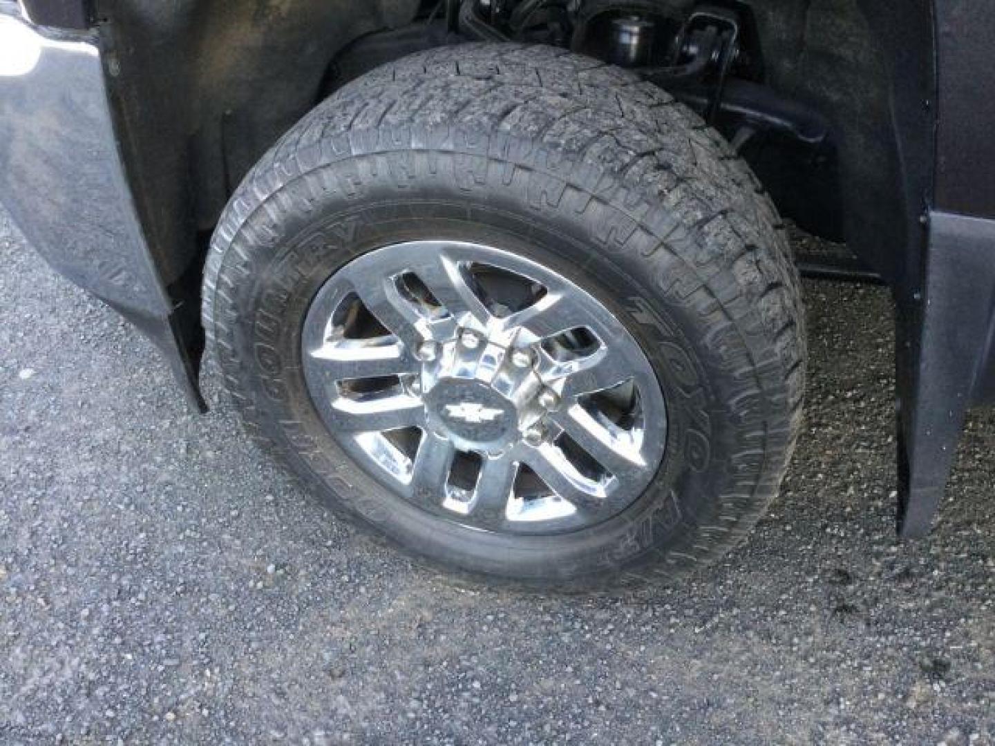 2016 GRAY /JET BLACK CHEVROLET Silverado 3500HD LTZ CREW CAB 4X4 (1GC4K0E85GF) with an 6.6L V8 OHV 32V TURBO DIESEL engine, 6-SPEED AUTOMATIC transmission, located at 1801 Main Street, Lewiston, 83501, (208) 743-9371, 46.417065, -117.004799 - Photo#21