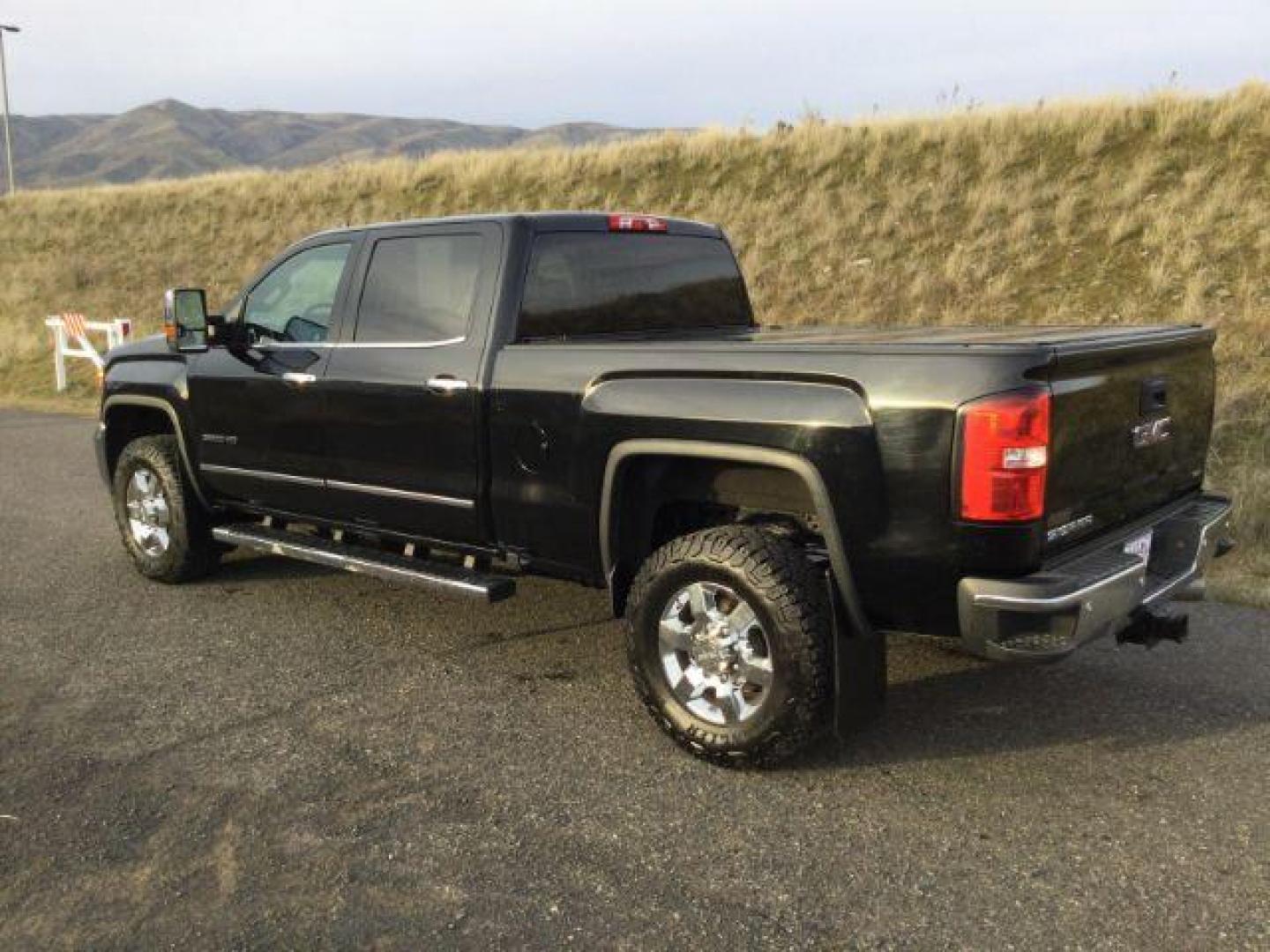 2016 Onyx Black /Jet Black, leather GMC Sierra 3500HD SLT Crew Cab 4WD (1GT42XE82GF) with an 6.6L V8 OHV 16 DIESEL engine, 6-Speed Automatic transmission, located at 1801 Main Street, Lewiston, 83501, (208) 743-9371, 46.417065, -117.004799 - Photo#2