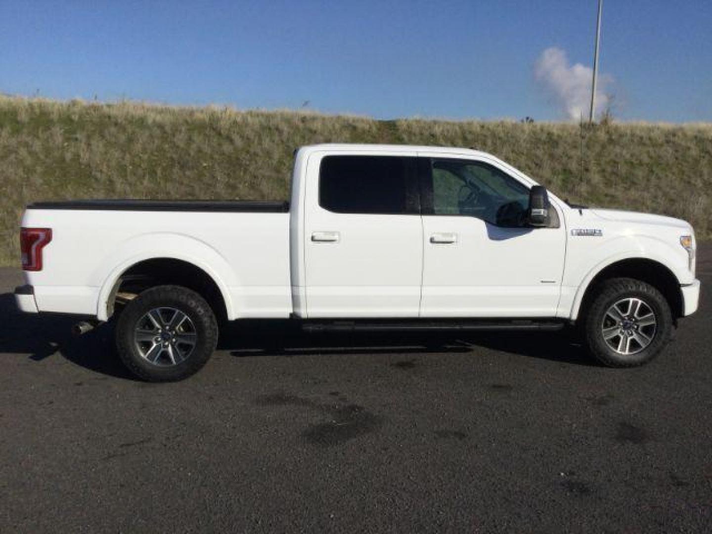 2016 Oxford White /black leather Ford F-150 XLT SuperCrew 6.5-ft. Bed 4WD (1FTFW1EGXGK) with an 3.5 V6 engine, 6-Speed Automatic transmission, located at 1801 Main Street, Lewiston, 83501, (208) 743-9371, 46.417065, -117.004799 - Photo#13