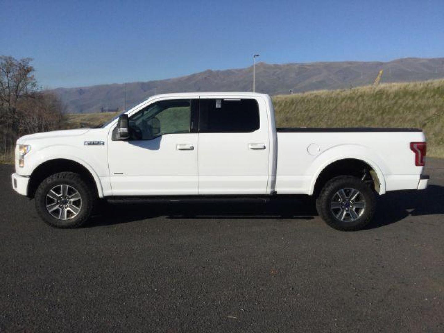 2016 Oxford White /black leather Ford F-150 XLT SuperCrew 6.5-ft. Bed 4WD (1FTFW1EGXGK) with an 3.5 V6 engine, 6-Speed Automatic transmission, located at 1801 Main Street, Lewiston, 83501, (208) 743-9371, 46.417065, -117.004799 - Photo#1