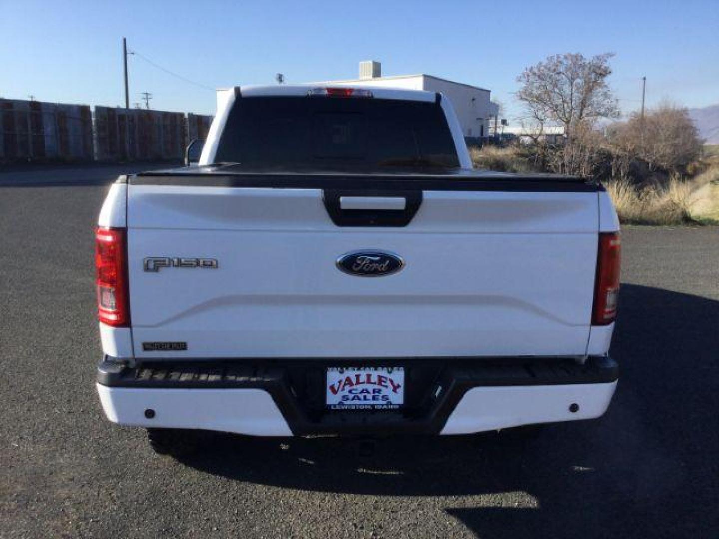 2016 Oxford White /black leather Ford F-150 XLT SuperCrew 6.5-ft. Bed 4WD (1FTFW1EGXGK) with an 3.5 V6 engine, 6-Speed Automatic transmission, located at 1801 Main Street, Lewiston, 83501, (208) 743-9371, 46.417065, -117.004799 - Photo#6