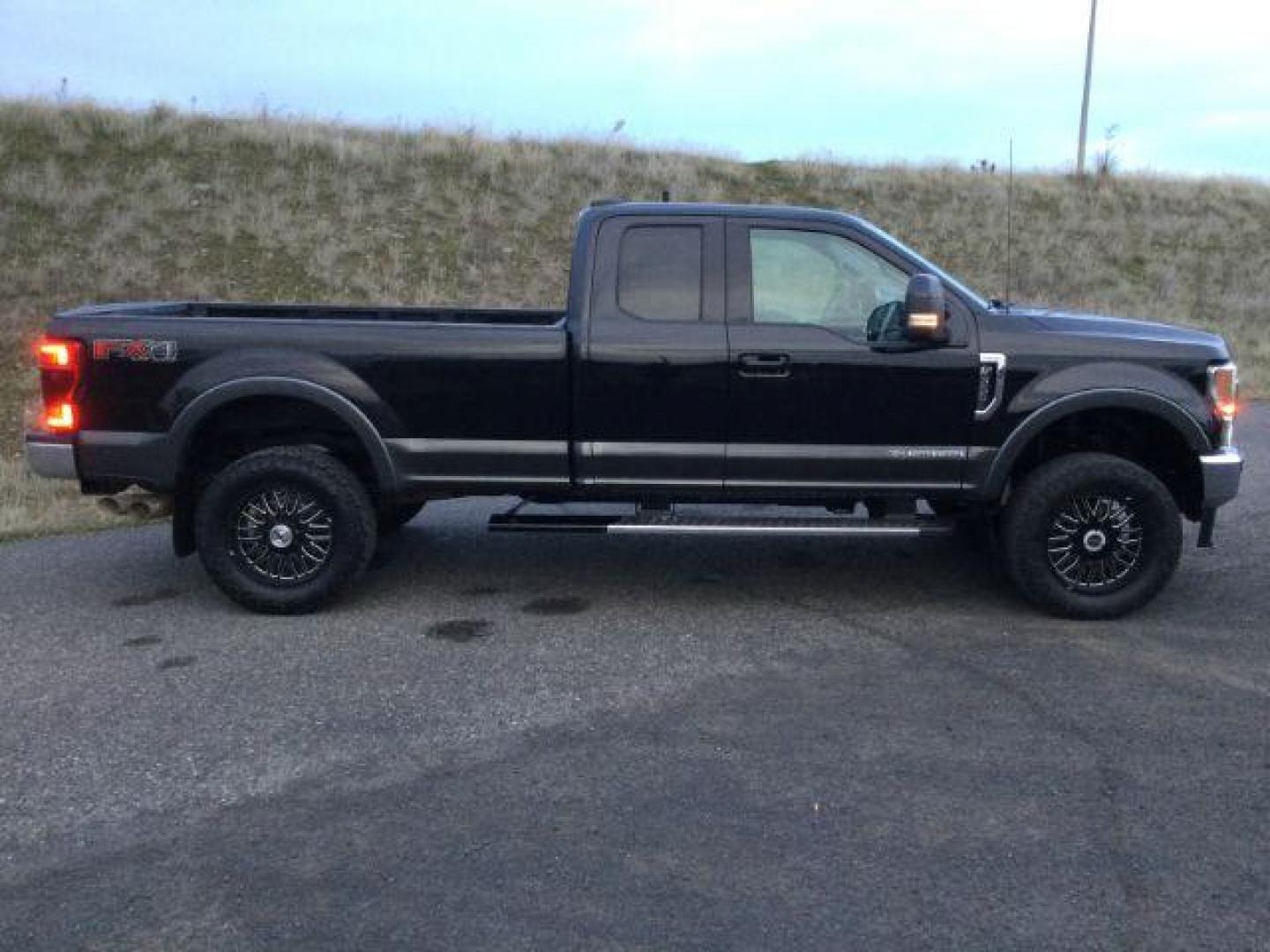 2020 Agate Black/Magnetic Metallic /Black, leather Ford F-350 SD Lariat SuperCab Long Bed 4WD (1FT8X3BT4LE) with an 6.7L V8 OHV 16V DIESEL engine, 10-speed automatic transmission, located at 1801 Main Street, Lewiston, 83501, (208) 743-9371, 46.417065, -117.004799 - Photo#17