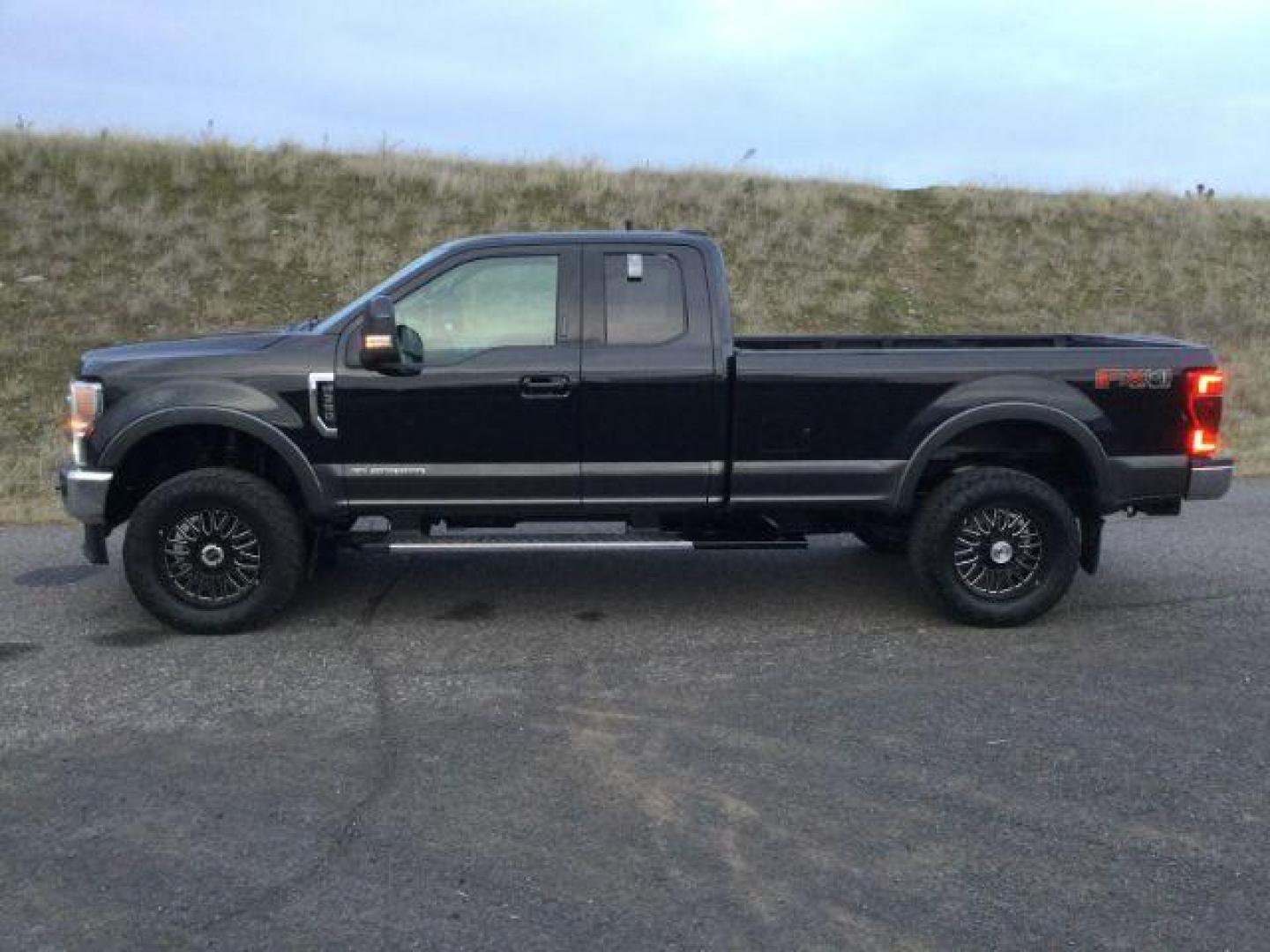 2020 Agate Black/Magnetic Metallic /Black, leather Ford F-350 SD Lariat SuperCab Long Bed 4WD (1FT8X3BT4LE) with an 6.7L V8 OHV 16V DIESEL engine, 10-speed automatic transmission, located at 1801 Main Street, Lewiston, 83501, (208) 743-9371, 46.417065, -117.004799 - Photo#1