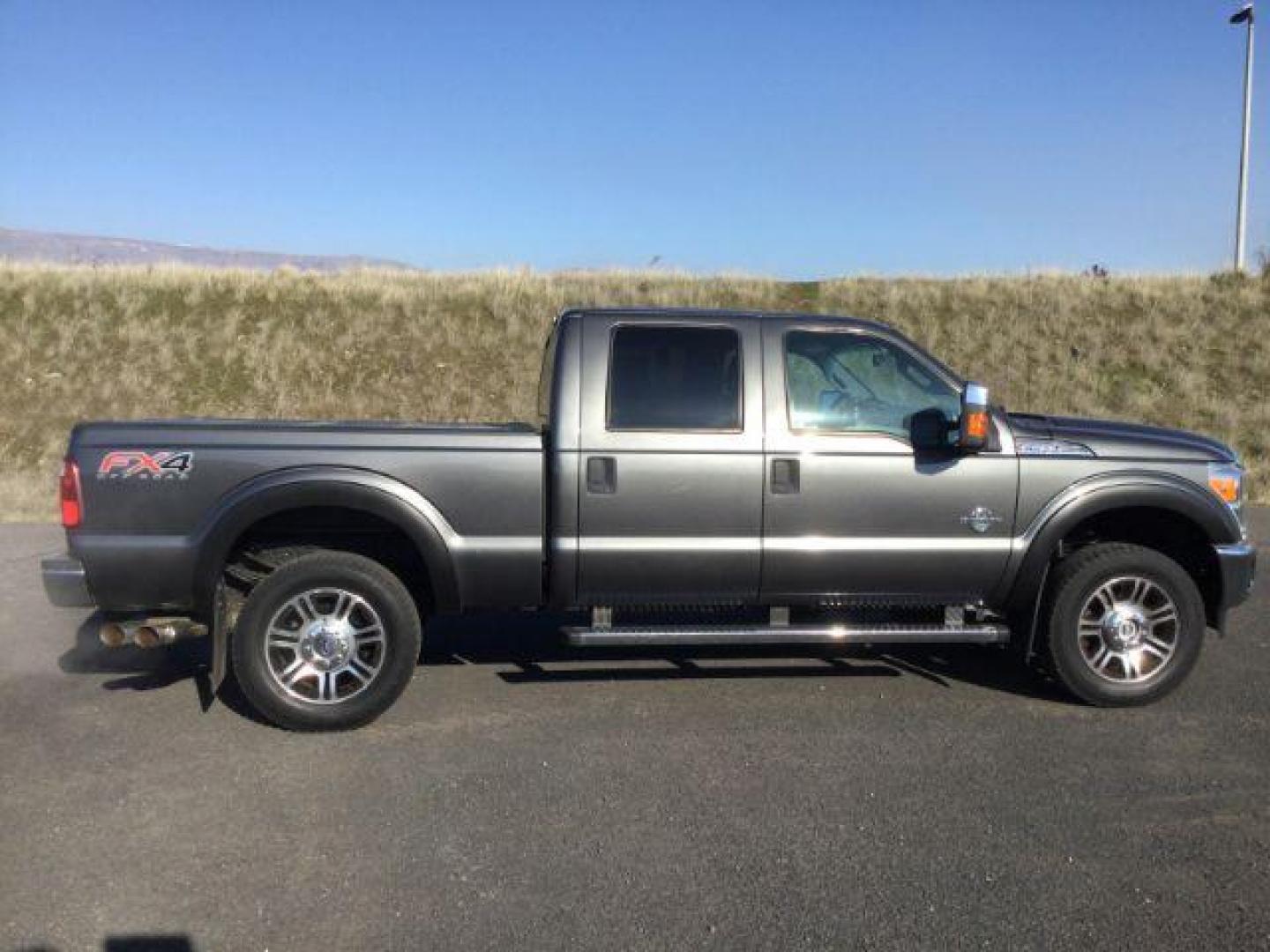 2015 Magnetic Metallic /Steel Ford F-350 SD XLT Crew Cab 4WD (1FT8W3BT3FE) with an 6.7L V8 OHV 16V DIESEL engine, 6-Speed Automatic transmission, located at 1801 Main Street, Lewiston, 83501, (208) 743-9371, 46.417065, -117.004799 - Photo#10