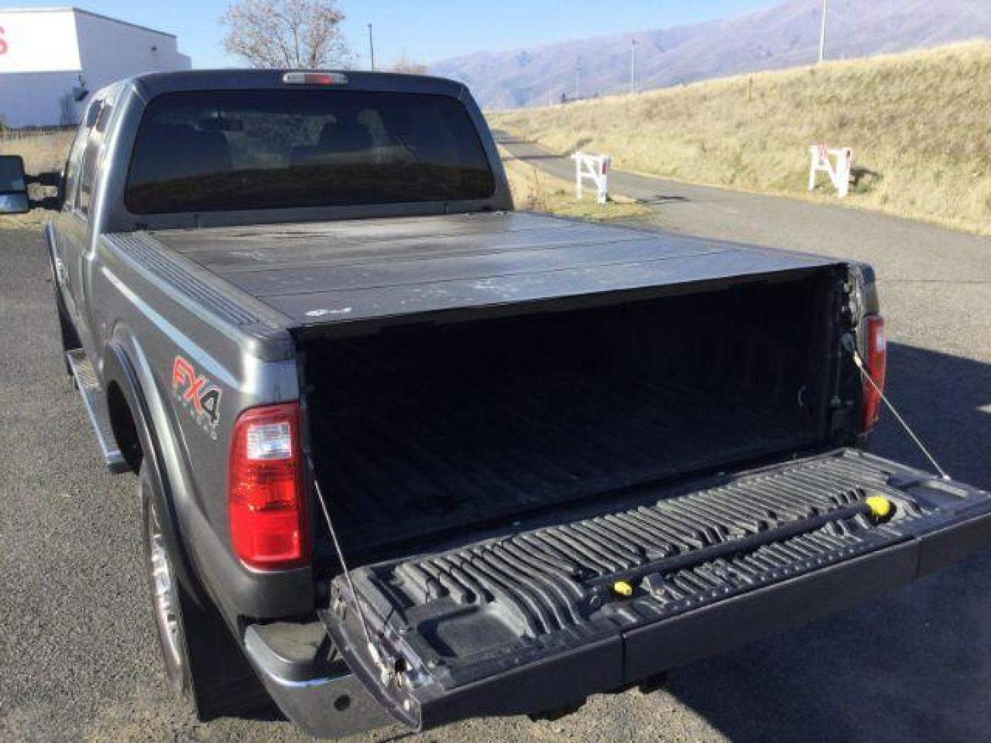 2015 Magnetic Metallic /Steel Ford F-350 SD XLT Crew Cab 4WD (1FT8W3BT3FE) with an 6.7L V8 OHV 16V DIESEL engine, 6-Speed Automatic transmission, located at 1801 Main Street, Lewiston, 83501, (208) 743-9371, 46.417065, -117.004799 - Photo#13