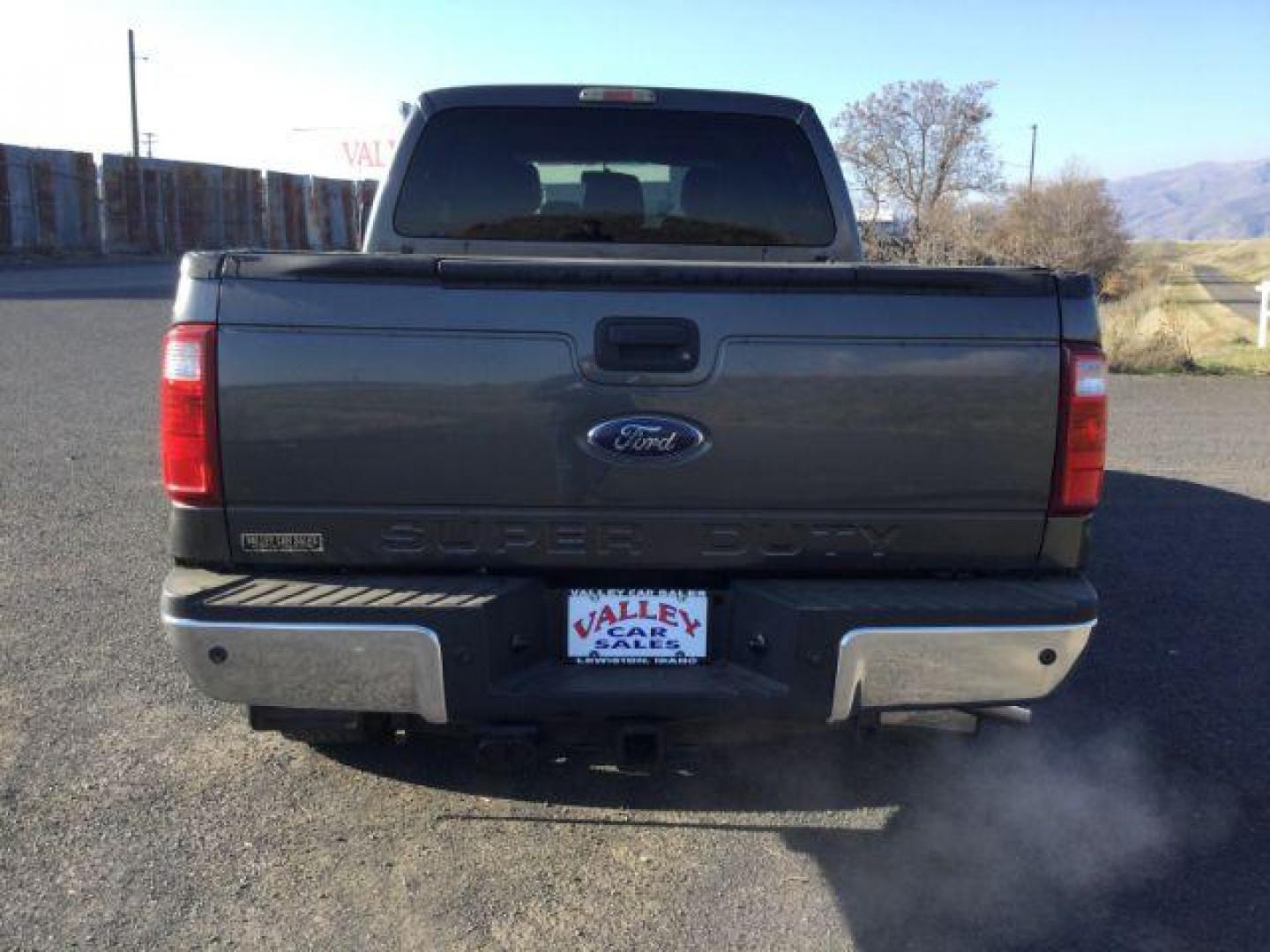 2015 Magnetic Metallic /Steel Ford F-350 SD XLT Crew Cab 4WD (1FT8W3BT3FE) with an 6.7L V8 OHV 16V DIESEL engine, 6-Speed Automatic transmission, located at 1801 Main Street, Lewiston, 83501, (208) 743-9371, 46.417065, -117.004799 - Photo#14