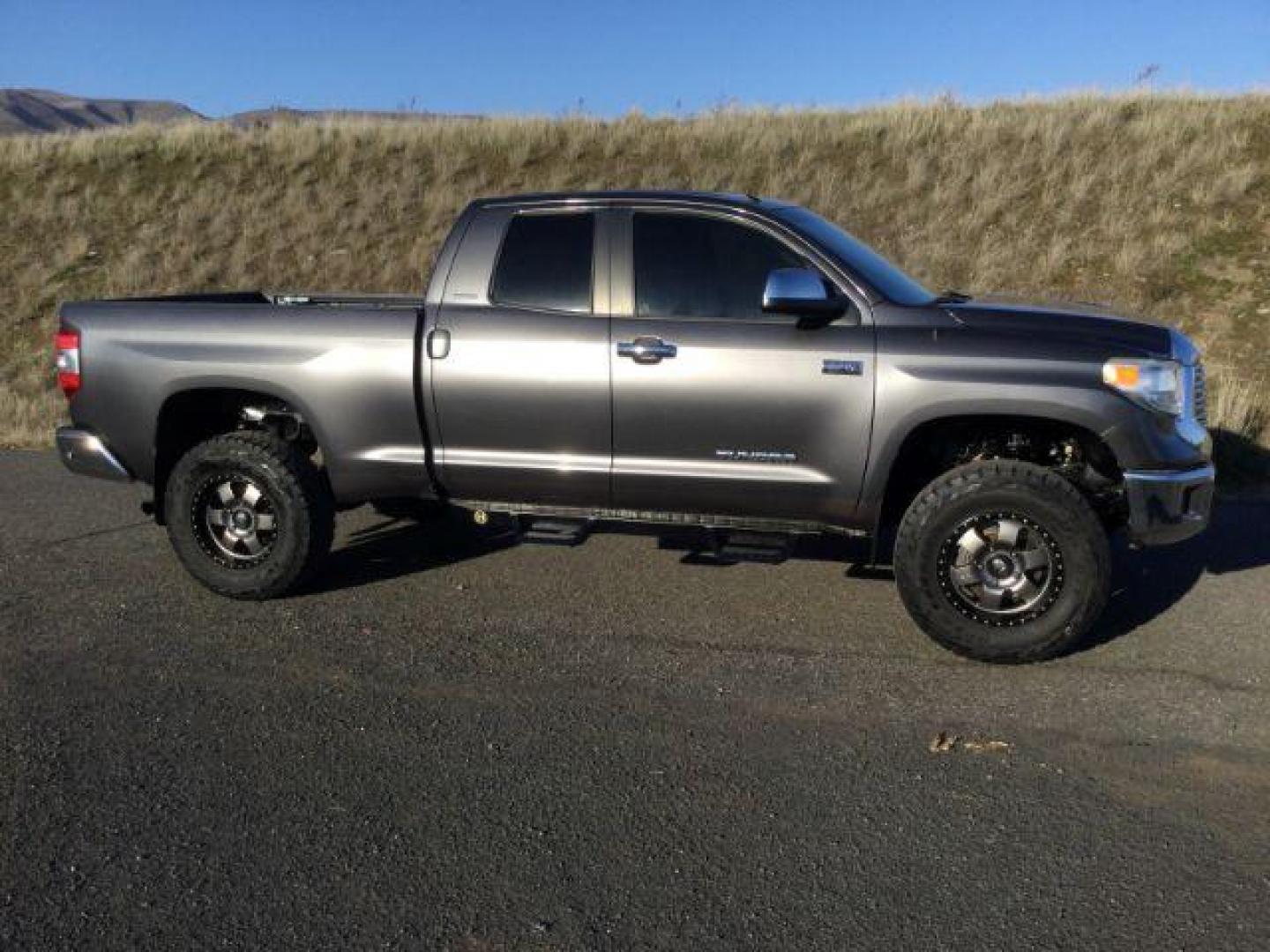 2014 Magnetic Gray Metallic /Graphite Toyota Tundra Limited 5.7L Double Cab 4WD (5TFBY5F14EX) with an 5.7L V8 DOHC 32V engine, 6-Speed Automatic transmission, located at 1801 Main Street, Lewiston, 83501, (208) 743-9371, 46.417065, -117.004799 - Photo#13