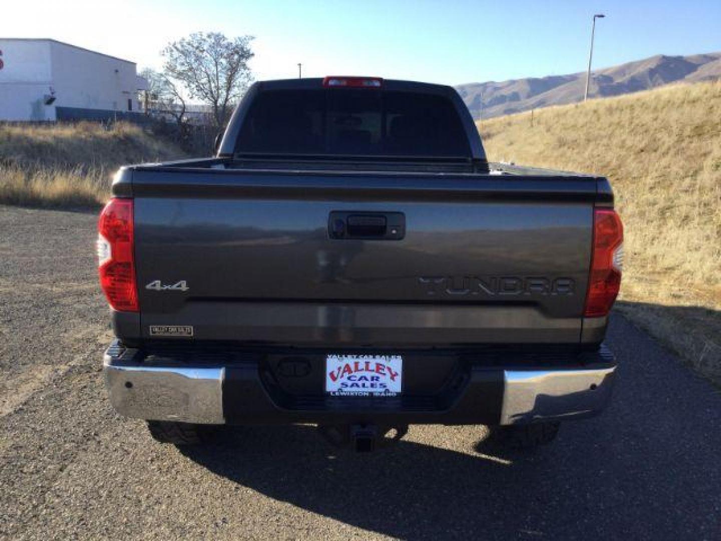 2014 Magnetic Gray Metallic /Graphite Toyota Tundra Limited 5.7L Double Cab 4WD (5TFBY5F14EX) with an 5.7L V8 DOHC 32V engine, 6-Speed Automatic transmission, located at 1801 Main Street, Lewiston, 83501, (208) 743-9371, 46.417065, -117.004799 - Photo#15