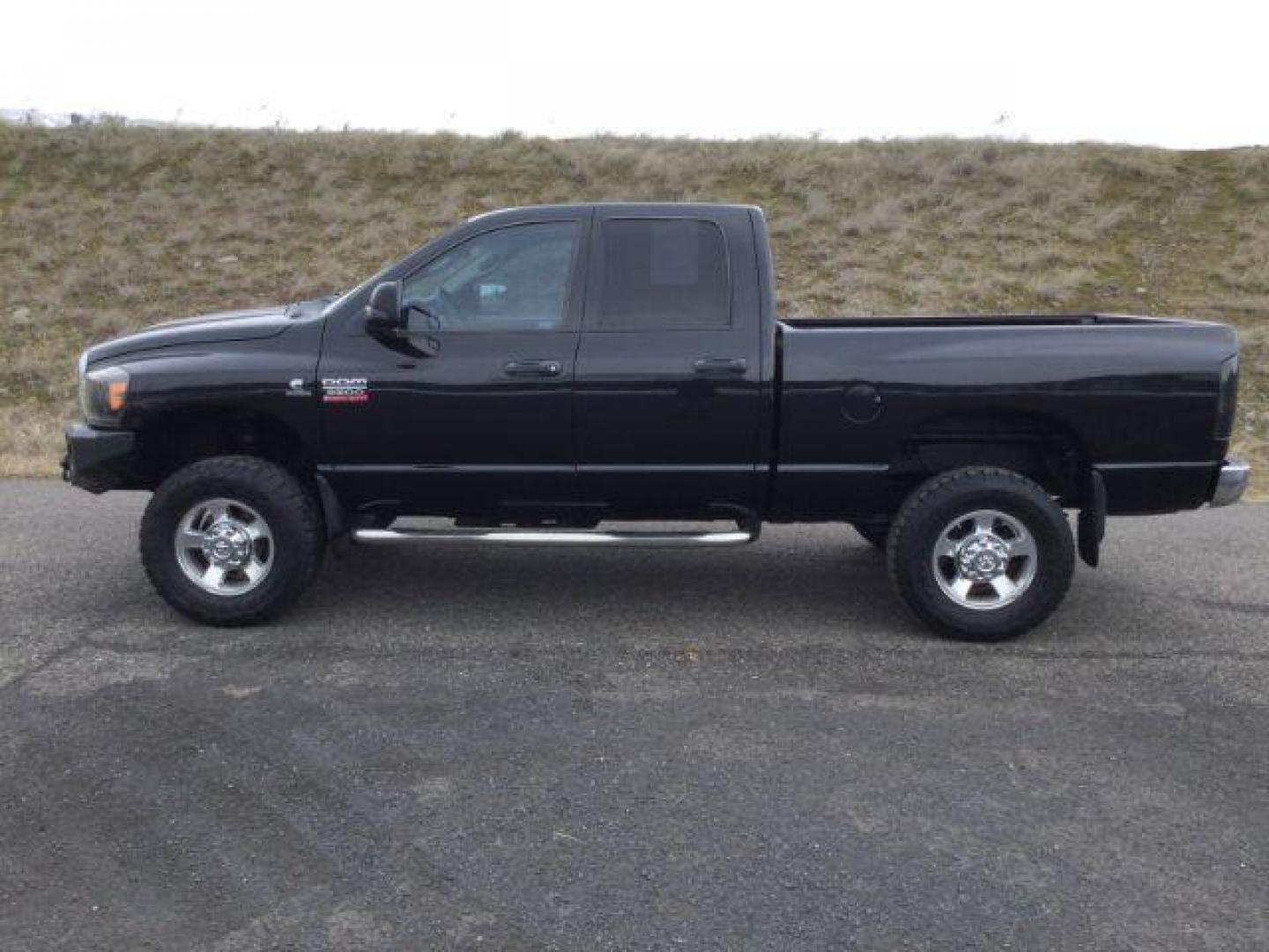 2008 BLACK /GRAY CLOTH DODGE 2500 QUAD CAB Quad Cab SLT (3D7KS28A28G) with an 6.7L I6 T-Diesel engine, 6-Speed Manual Transmission transmission, located at 1801 Main Street, Lewiston, 83501, (208) 743-9371, 46.417065, -117.004799 - Photo#2