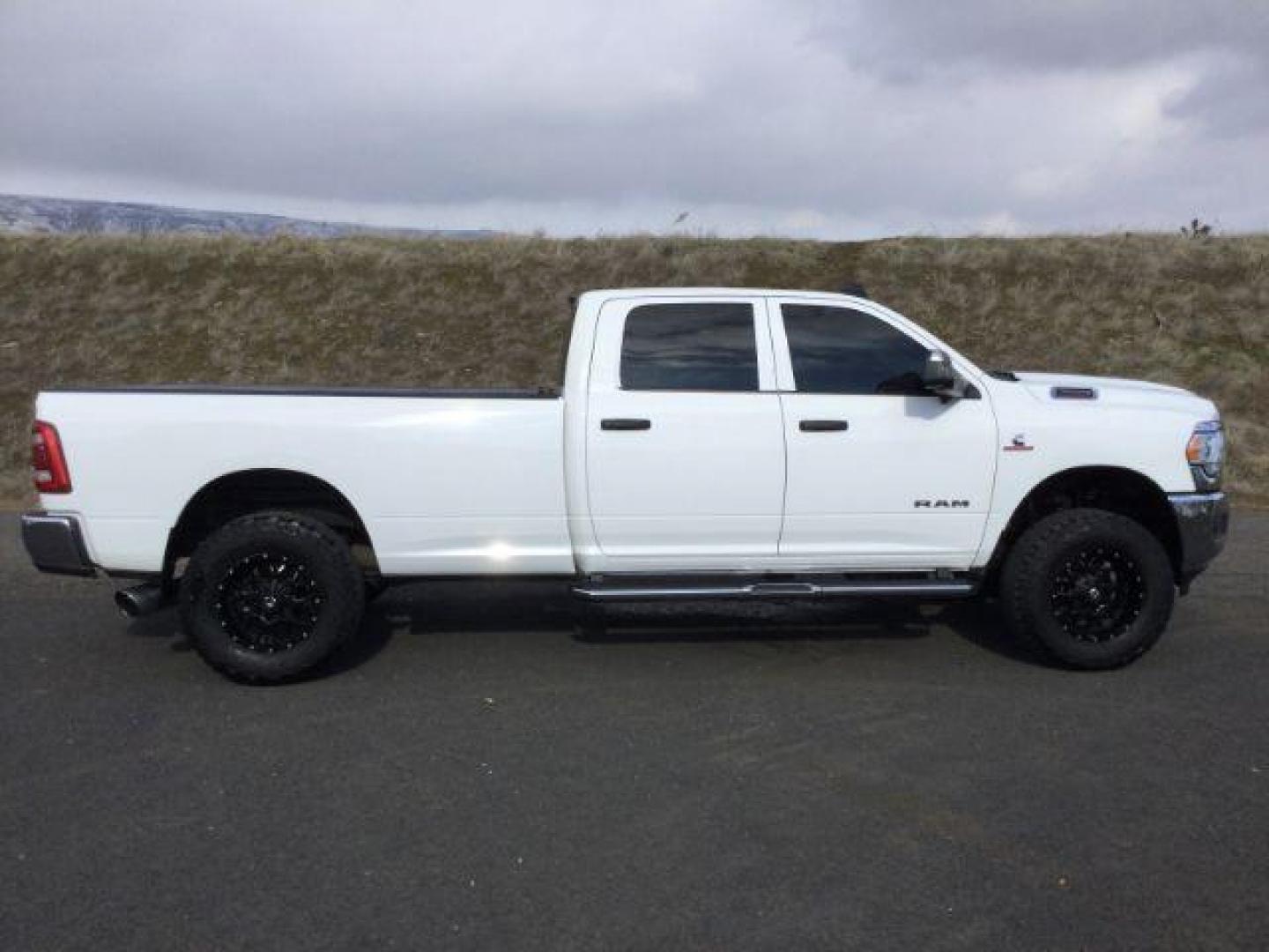 2021 Bright White Clearcoat /Diesel Gray/Black Ram 3500 Tradesman Crew Cab 4x4 8' Box (3C63R3GL6MG) with an Cummins 6.7L I-6 diesel direct injection engine, 6-Speed Automatic transmission, located at 1801 Main Street, Lewiston, 83501, (208) 743-9371, 46.417065, -117.004799 - Photo#10