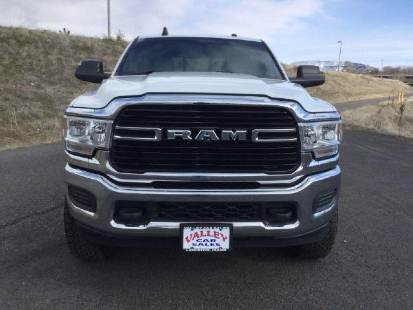 2021 Bright White Clearcoat /Diesel Gray/Black Ram 3500 Tradesman Crew Cab 4x4 8' Box (3C63R3GL6MG) with an Cummins 6.7L I-6 diesel direct injection engine, 6-Speed Automatic transmission, located at 1801 Main Street, Lewiston, 83501, (208) 743-9371, 46.417065, -117.004799 - Photo#17