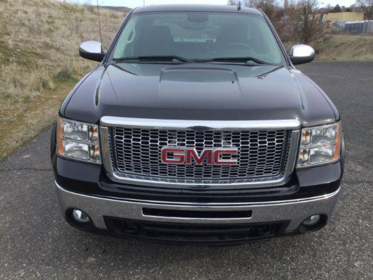 2011 Onyx Black /Ebony Cloth Interior GMC Sierra 1500 SLE Crew Cab 4WD (3GTP2VE32BG) with an 5.3L V8 OHV 16V FFV engine, 6-Speed Automatic transmission, located at 1801 Main Street, Lewiston, 83501, (208) 743-9371, 46.417065, -117.004799 - Photo#12