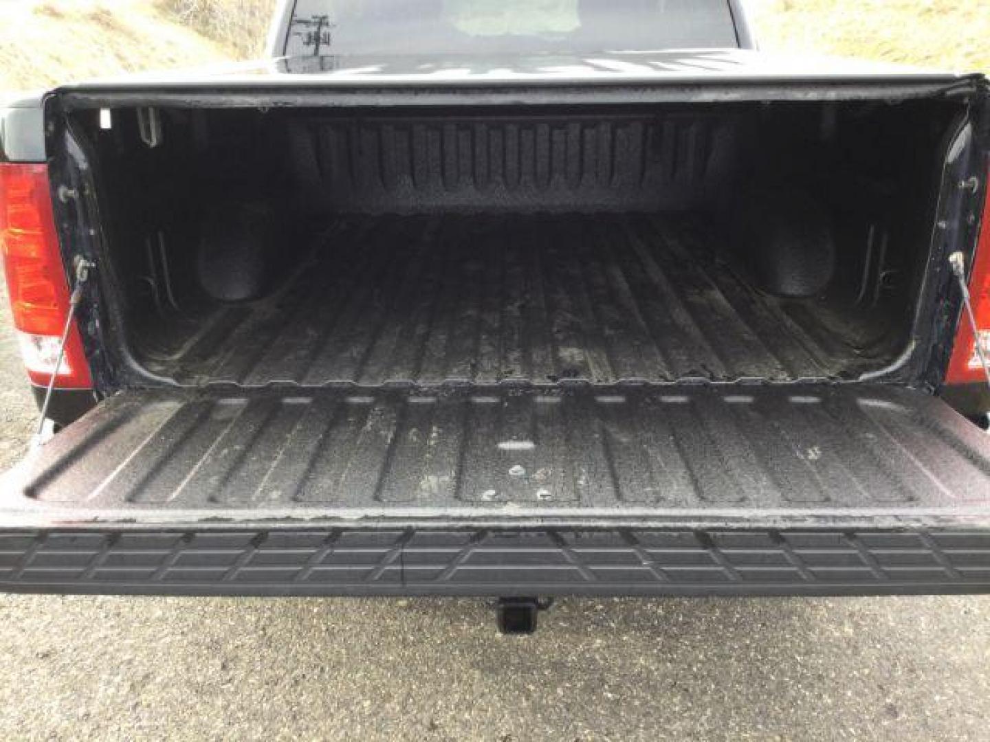 2011 Onyx Black /Ebony Cloth Interior GMC Sierra 1500 SLE Crew Cab 4WD (3GTP2VE32BG) with an 5.3L V8 OHV 16V FFV engine, 6-Speed Automatic transmission, located at 1801 Main Street, Lewiston, 83501, (208) 743-9371, 46.417065, -117.004799 - Photo#22