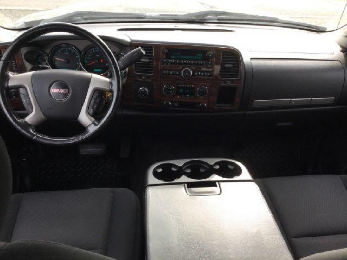 2011 Onyx Black /Ebony Cloth Interior GMC Sierra 1500 SLE Crew Cab 4WD (3GTP2VE32BG) with an 5.3L V8 OHV 16V FFV engine, 6-Speed Automatic transmission, located at 1801 Main Street, Lewiston, 83501, (208) 743-9371, 46.417065, -117.004799 - Photo#6