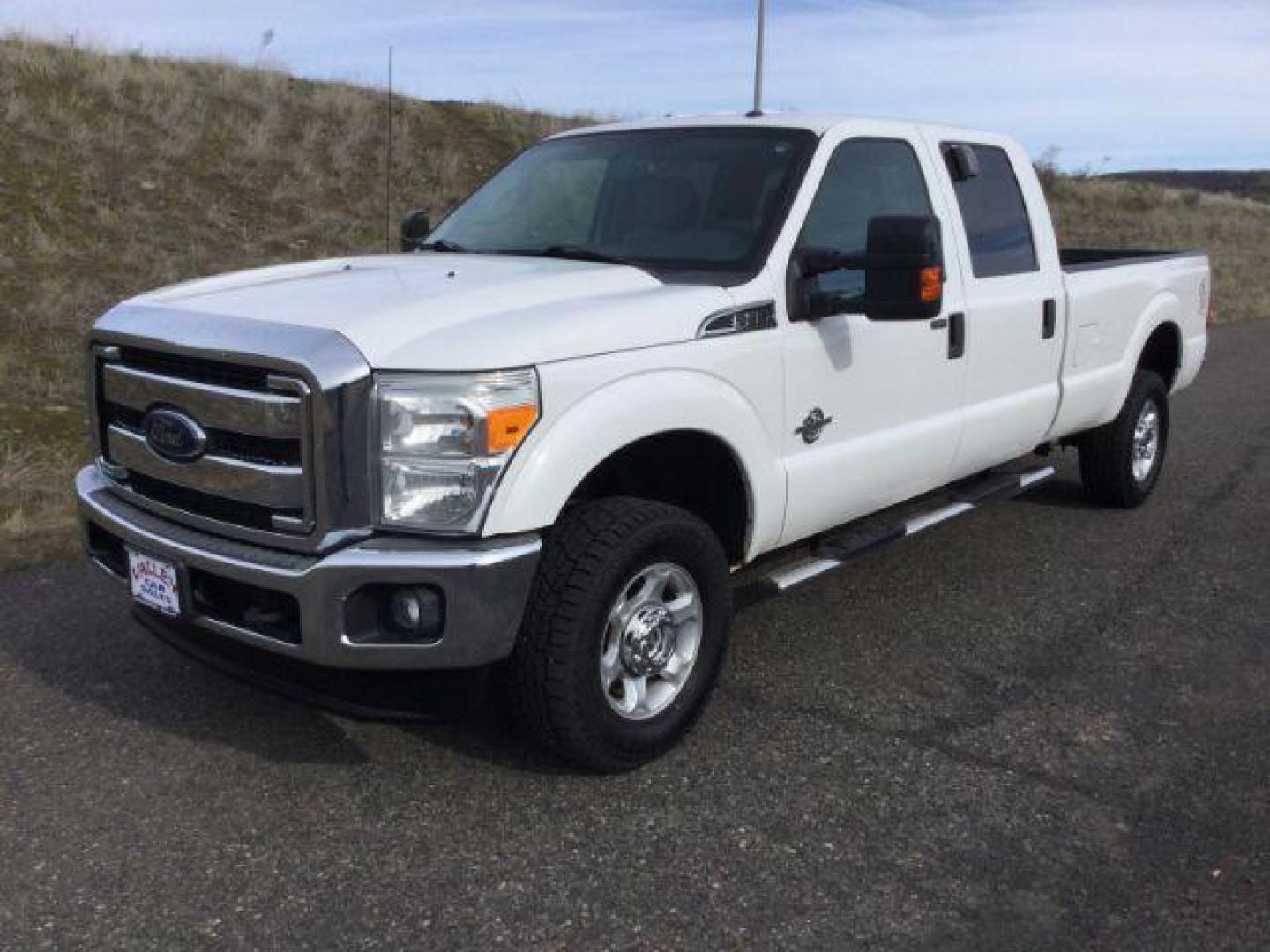 2015 Oxford White /GRAY CLOTH Ford F-350 XLT Crew Cab 4WD (1FT8W3BT8FE) with an 6.7L V8 OHV 16V DIESEL engine, 6-Speed Automatic transmission, located at 1801 Main Street, Lewiston, 83501, (208) 743-9371, 46.417065, -117.004799 - Photo#0