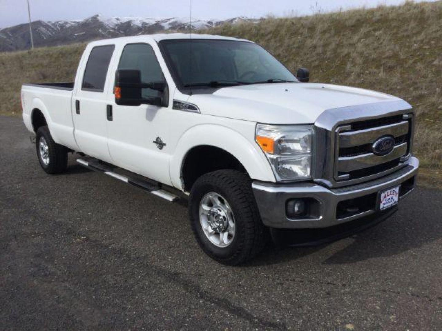 2015 Oxford White /GRAY CLOTH Ford F-350 XLT Crew Cab 4WD (1FT8W3BT8FE) with an 6.7L V8 OHV 16V DIESEL engine, 6-Speed Automatic transmission, located at 1801 Main Street, Lewiston, 83501, (208) 743-9371, 46.417065, -117.004799 - Photo#14