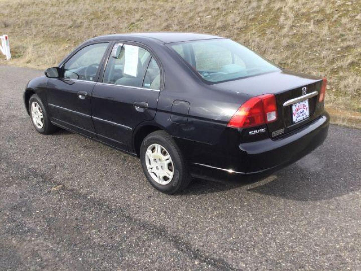 2002 BLACK /GRAY CLOTH HONDA CIVIC DX (2HGES16152H) with an 1.7L 4cyl engine, automatic transmission, located at 1801 Main Street, Lewiston, 83501, (208) 743-9371, 46.417065, -117.004799 - Photo#2