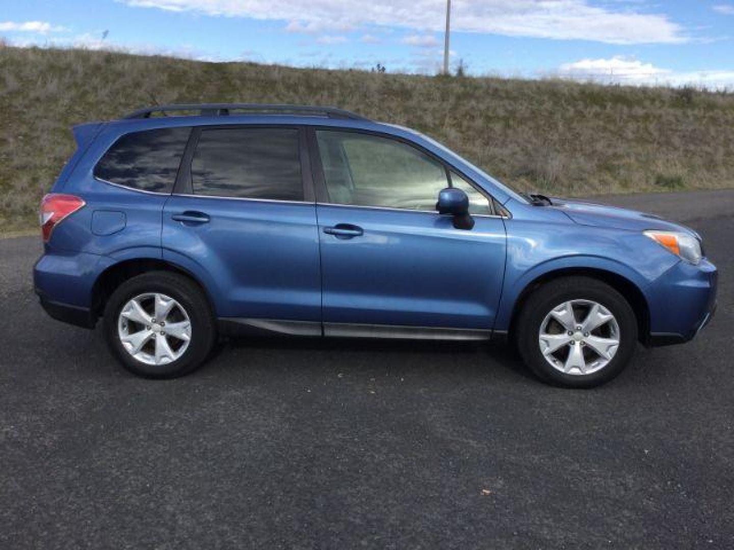 2015 Quartz Blue Pearl Subaru Forester 2.5i Limited (JF2SJARC8FH) with an 2.5L H-4 DOHC engine, located at 1801 Main Street, Lewiston, 83501, (208) 743-9371, 46.417065, -117.004799 - Photo#10