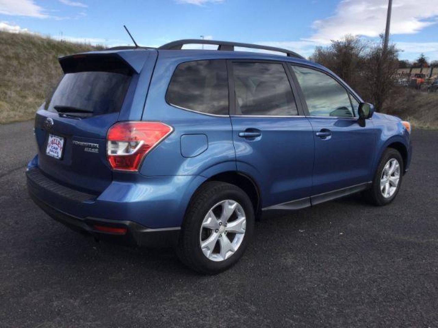 2015 Quartz Blue Pearl Subaru Forester 2.5i Limited (JF2SJARC8FH) with an 2.5L H-4 DOHC engine, located at 1801 Main Street, Lewiston, 83501, (208) 743-9371, 46.417065, -117.004799 - Photo#11