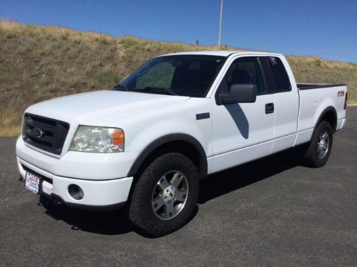 2006 Oxford White /Black Cloth Interior Ford F-150 FX4 SuperCab (1FTPX14526N) with an 5.4L V6 SOHC 16V engine, 4-Speed Automatic transmission, located at 1801 Main Street, Lewiston, 83501, (208) 743-9371, 46.417065, -117.004799 - Photo#0