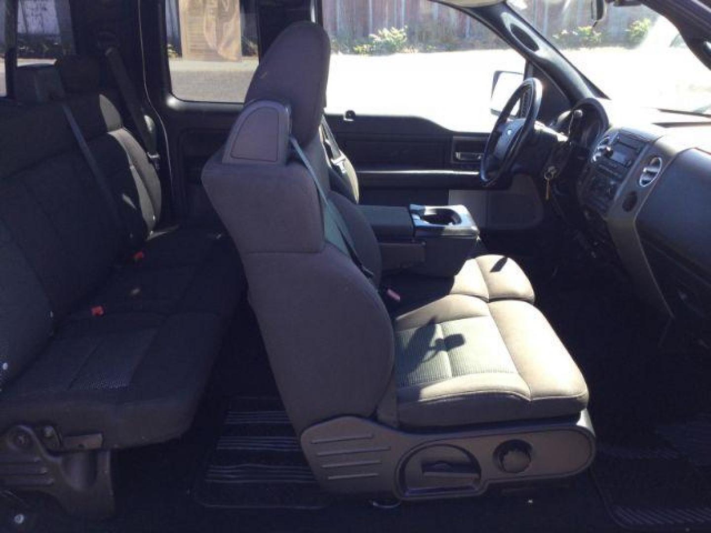 2006 Oxford White /Black Cloth Interior Ford F-150 FX4 SuperCab (1FTPX14526N) with an 5.4L V6 SOHC 16V engine, 4-Speed Automatic transmission, located at 1801 Main Street, Lewiston, 83501, (208) 743-9371, 46.417065, -117.004799 - Photo#12