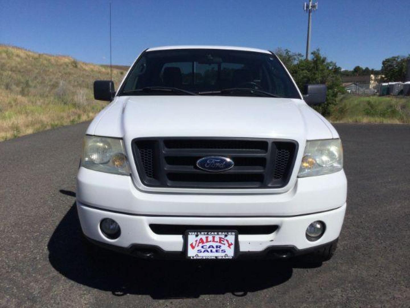 2006 Oxford White /Black Cloth Interior Ford F-150 FX4 SuperCab (1FTPX14526N) with an 5.4L V6 SOHC 16V engine, 4-Speed Automatic transmission, located at 1801 Main Street, Lewiston, 83501, (208) 743-9371, 46.417065, -117.004799 - Photo#13