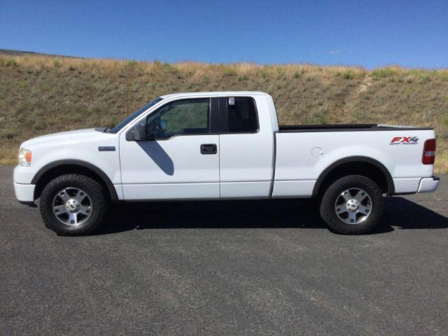 2006 Oxford White /Black Cloth Interior Ford F-150 FX4 SuperCab (1FTPX14526N) with an 5.4L V6 SOHC 16V engine, 4-Speed Automatic transmission, located at 1801 Main Street, Lewiston, 83501, (208) 743-9371, 46.417065, -117.004799 - Photo#1