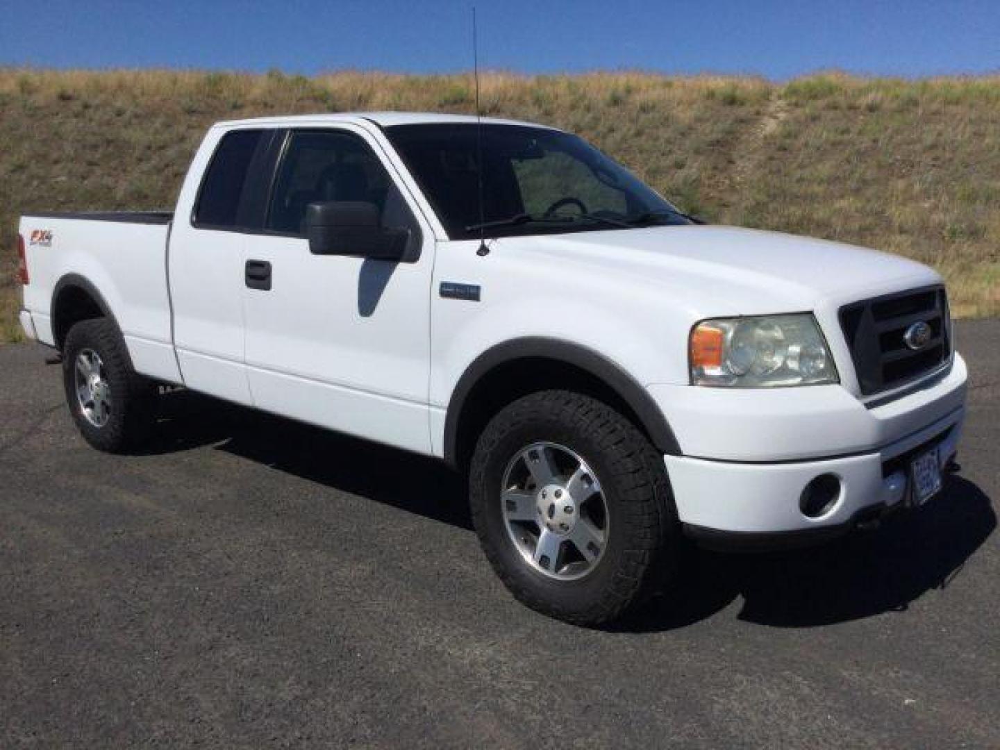 2006 Oxford White /Black Cloth Interior Ford F-150 FX4 SuperCab (1FTPX14526N) with an 5.4L V6 SOHC 16V engine, 4-Speed Automatic transmission, located at 1801 Main Street, Lewiston, 83501, (208) 743-9371, 46.417065, -117.004799 - Photo#7