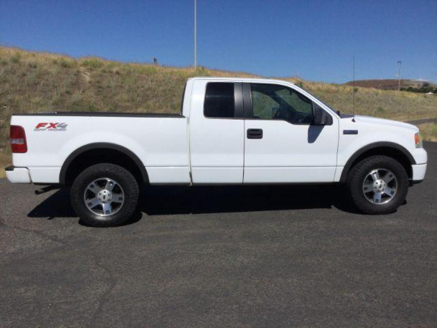 2006 Oxford White /Black Cloth Interior Ford F-150 FX4 SuperCab (1FTPX14526N) with an 5.4L V6 SOHC 16V engine, 4-Speed Automatic transmission, located at 1801 Main Street, Lewiston, 83501, (208) 743-9371, 46.417065, -117.004799 - Photo#8